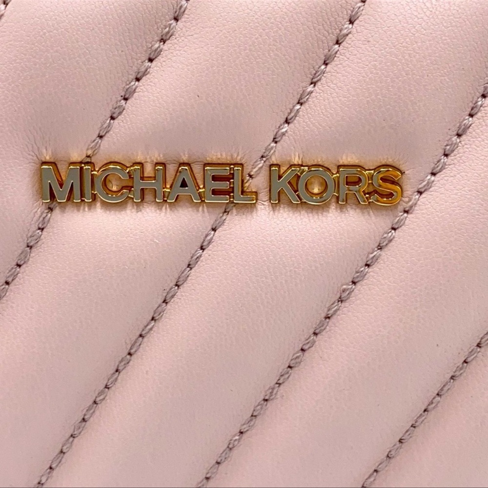 MICHAEL KORS ROSE SM OVAL CAMERA XBODY POWDER BLS - Picture 16 of 16